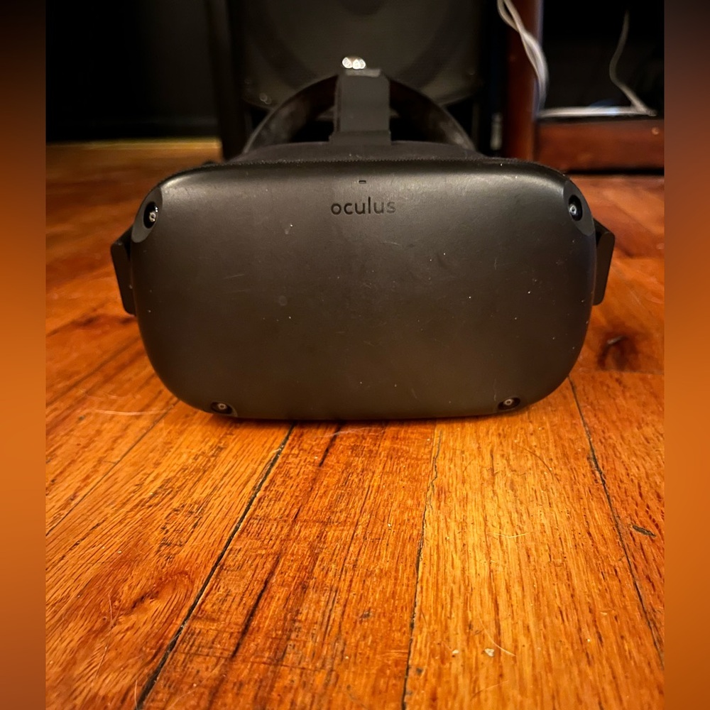 Oculus Quest VR Headset with Controllers - Black